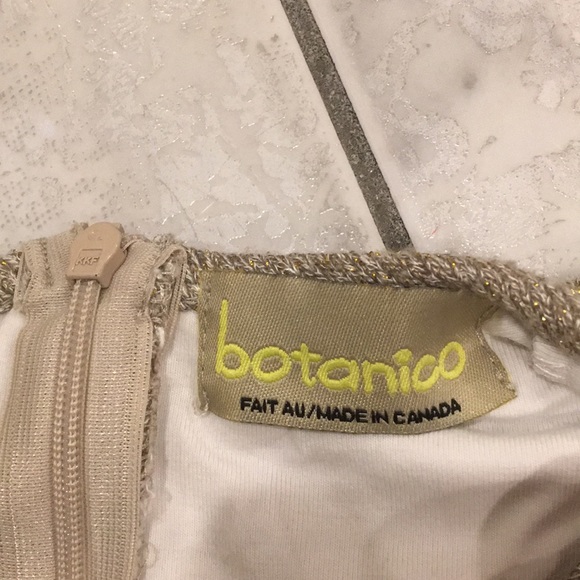 Canadian dress - Picture 4 of 4